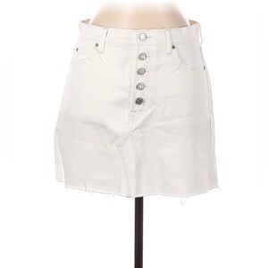 Southern Tide Women’s Denim White Skirt Amazing like new condition Size 24
